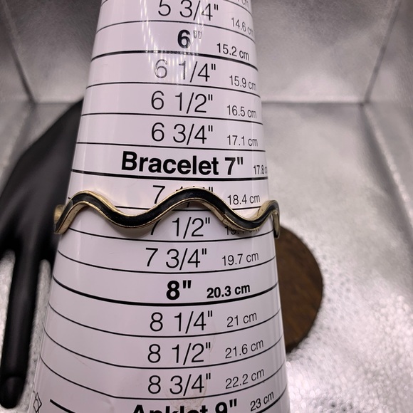 Modern Wave Design Bangle - Picture 4 of 4